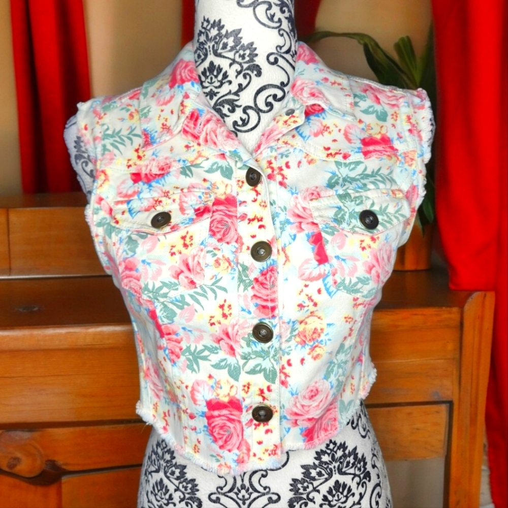 SEDUCTIONS Cropped Roses Denim Vest- Medium